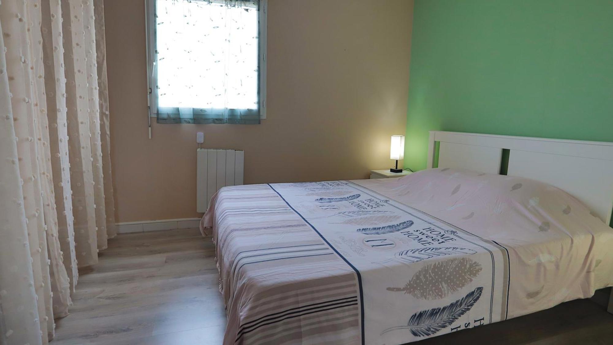 Appart T2 Dans Residence Calme Parking Prive Gratuit Miramas Exterior foto