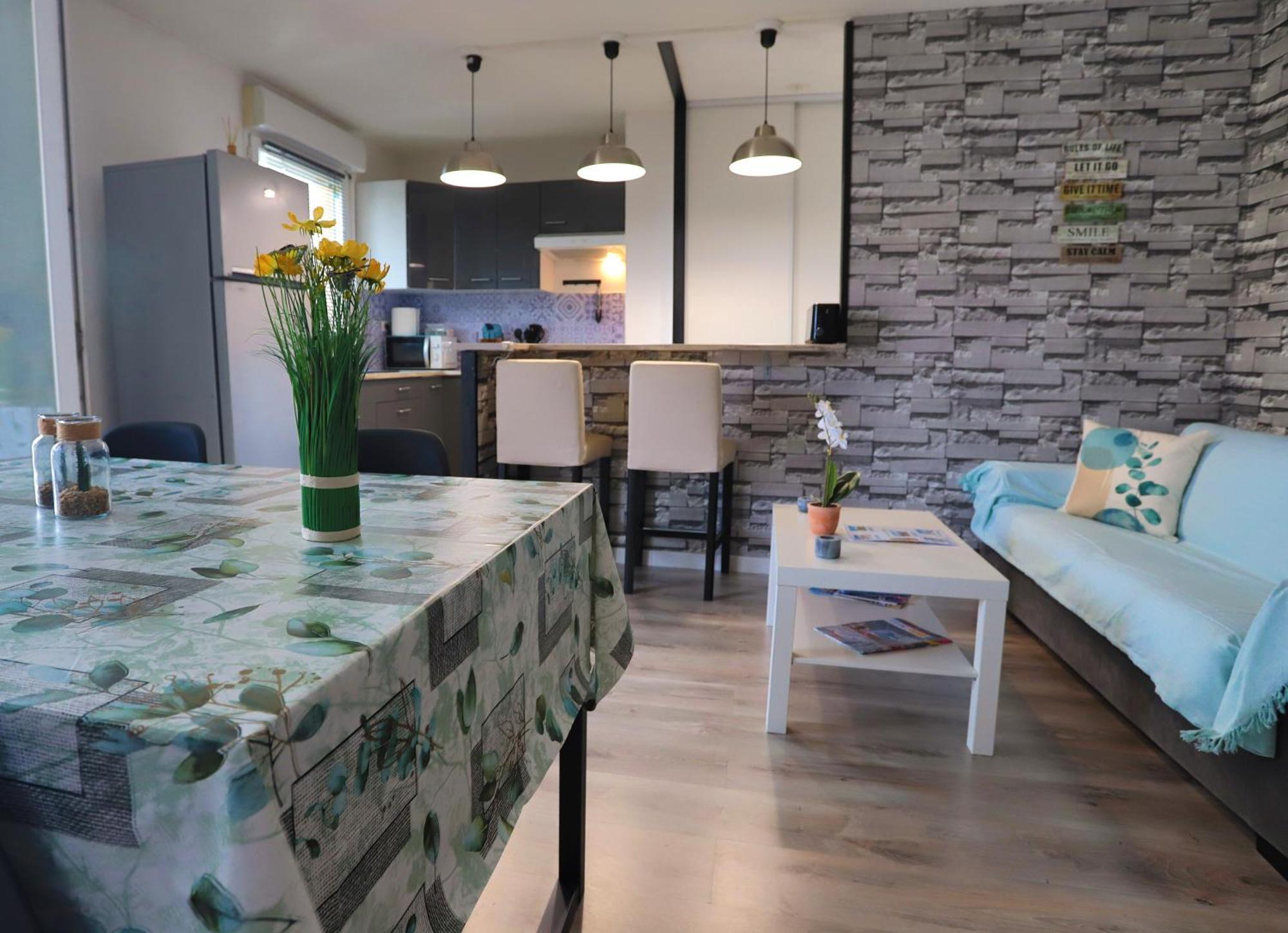 Appart T2 Dans Residence Calme Parking Prive Gratuit Miramas Exterior foto