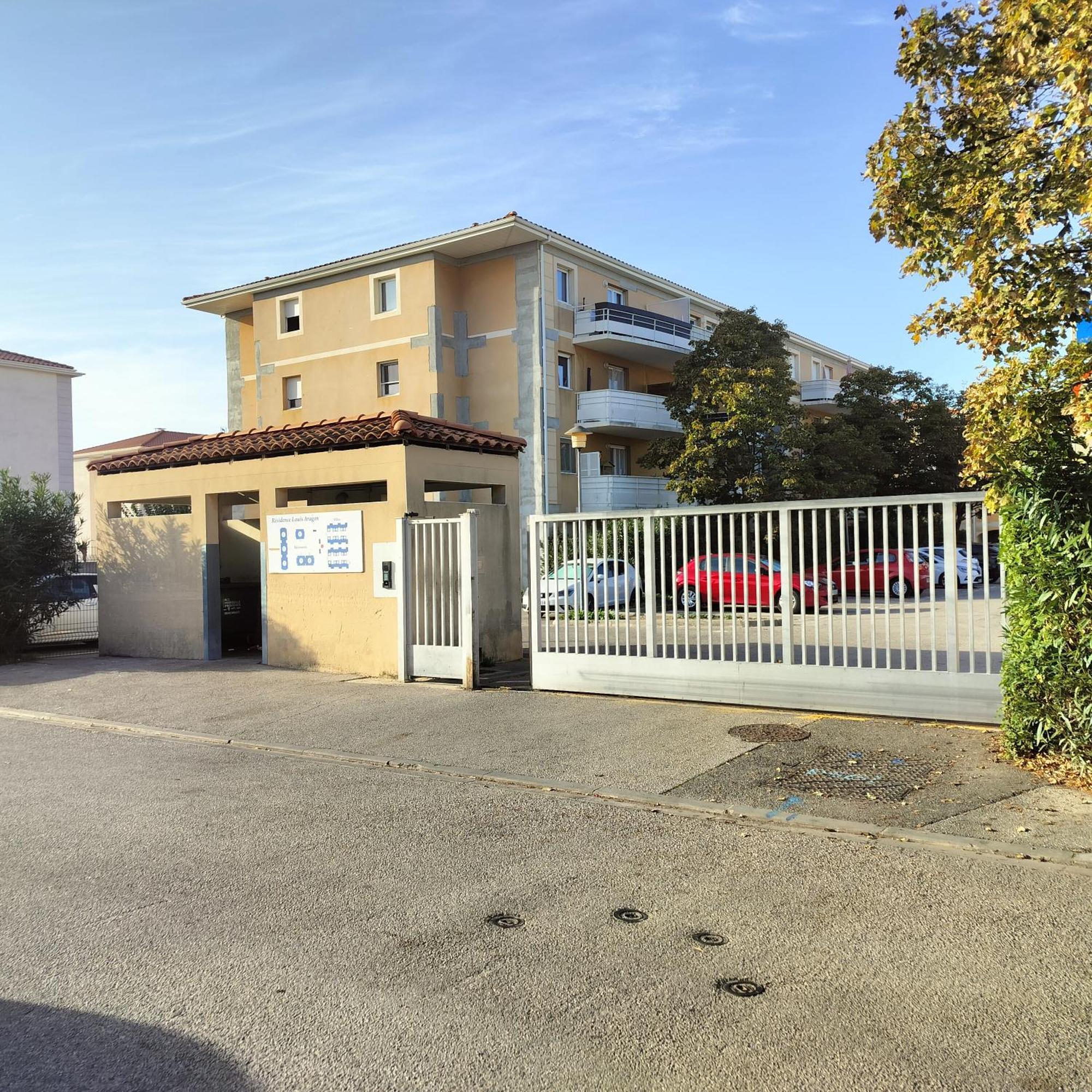 Appart T2 Dans Residence Calme Parking Prive Gratuit Miramas Exterior foto